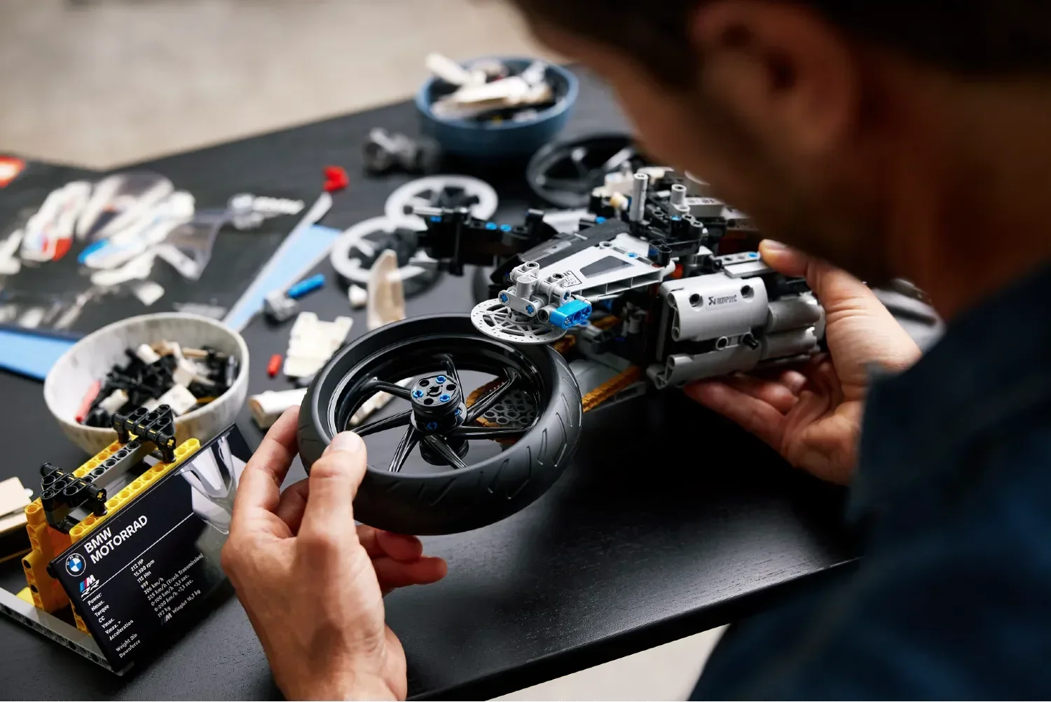 BMW M 1000 RR (1920 TEILE)